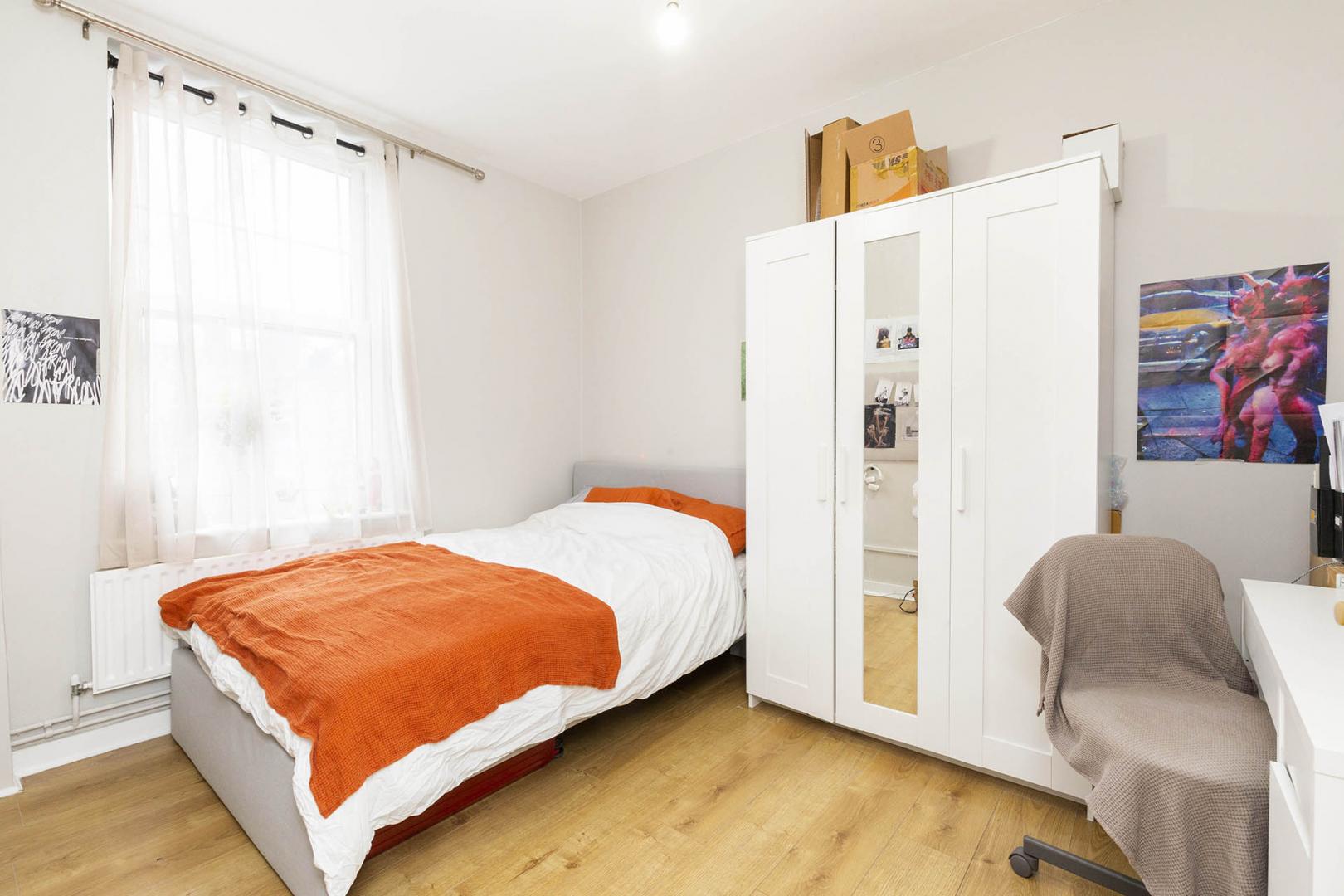 Recently refurbished three double bed flat mins to Tube & Regents Park Arlington Road , Camden
